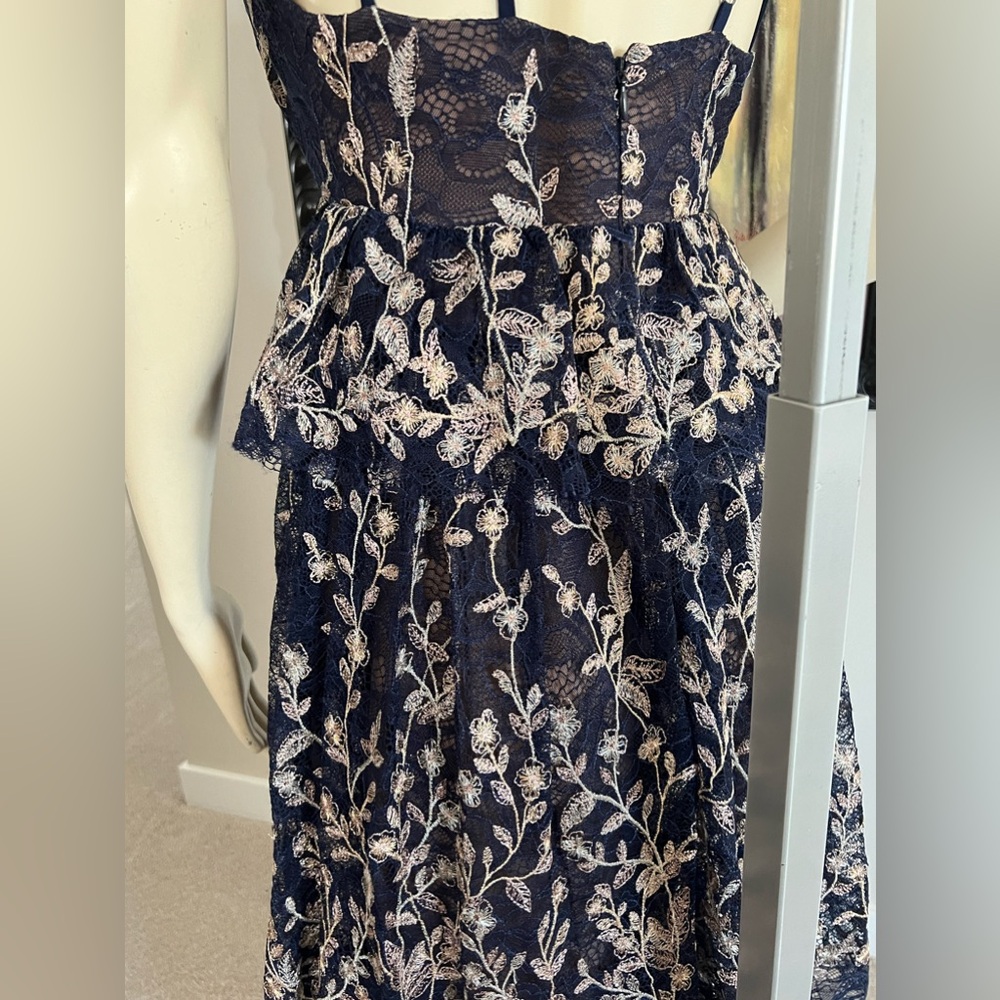 $588 NWT BCBGMAXAZRIA Floral Blooms Metallic Embroidered Ruffle Gown - Picture 12 of 16